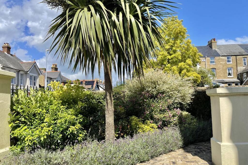 Lavender Apartment - Spacious Apartment Close To The Beach Deal Eksteriør billede